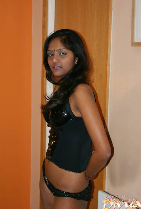 My Sexy Divya invites you to browse their xxx pictures with Divya Yogesh exhibit nice shape
