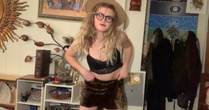 Zishy offers a xxx picture gallery with Kat Keen unveiling perfect body