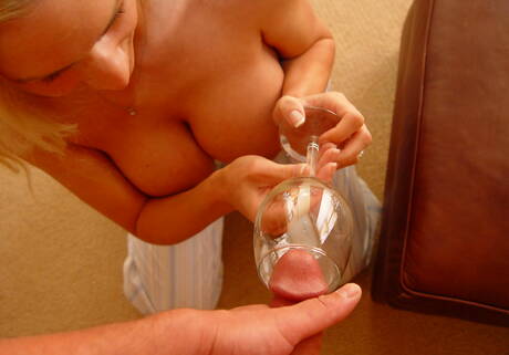 Naughty Allie offers a free photo gallery with Naughty Allie in robbing on cock porn