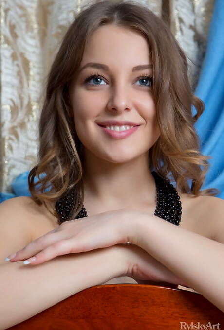 Rylsky Art pleased to share with you xxx gallery with Nikia demonstrating superb shape